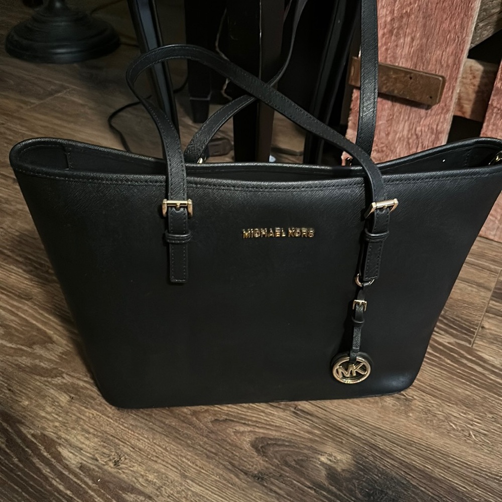 Michael Kors black purse like new condition